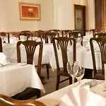 Отель Treacys West County Conference And Leisure Centre Эннис