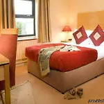 Отель Treacys West County Conference And Leisure Centre Эннис