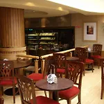 Отель Treacys West County Conference And Leisure Centre Эннис