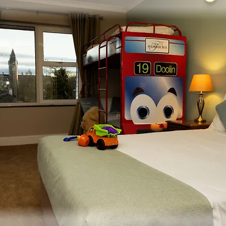 特利斯西县会议和休闲中心酒店 恩尼斯