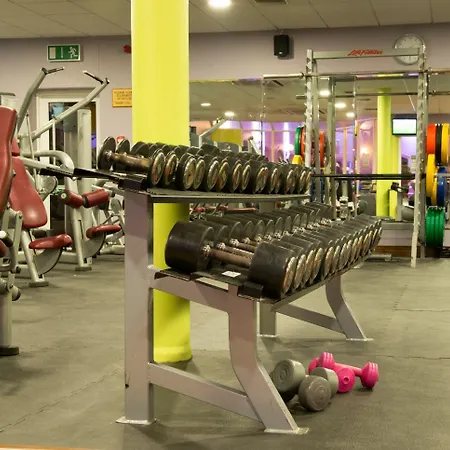 トレイシーズ ウエスト カウンティ カンファレンス アンド レジャー センター ホテル