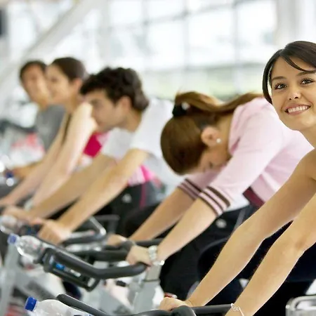 特利斯西县会议和休闲中心酒店 酒店 恩尼斯