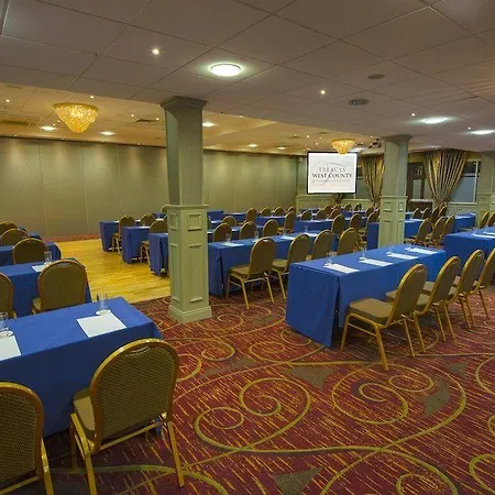 Treacys West County Conference And Leisure Centre Hotell 3*
