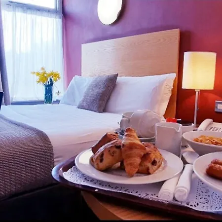 ホテル トレイシーズ ウエスト カウンティ カンファレンス アンド レジャー センター エニス