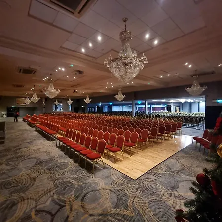 Szálloda Treacys West County Conference And Leisure Centre