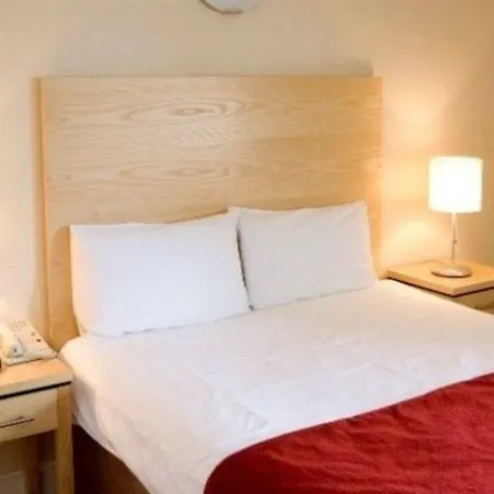 特利斯西县会议和休闲中心酒店 恩尼斯