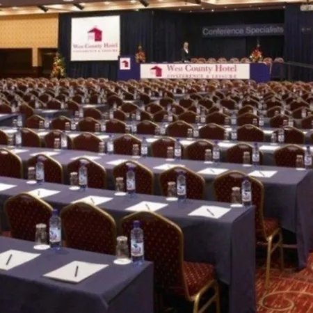 酒店 特利斯西县会议和休闲中心酒店 恩尼斯