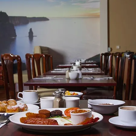 特利斯西县会议和休闲中心酒店 酒店 恩尼斯