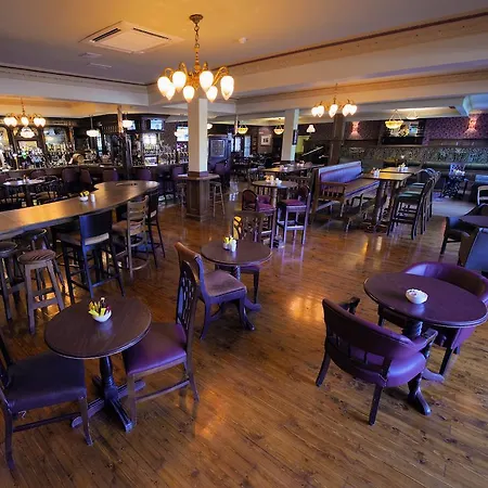 トレイシーズ ウエスト カウンティ カンファレンス アンド レジャー センター ホテル エニス