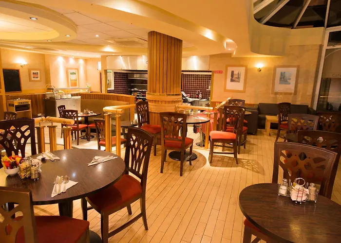 Hotel Treacys West County Conference And Leisure Centre 3*