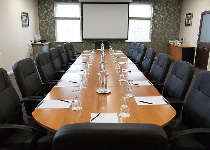 Treacys West County Conference And Leisure Centre Hotel 3*