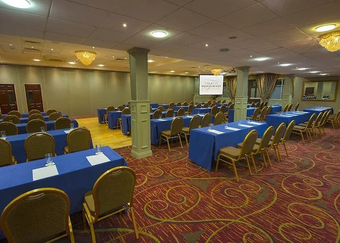 Treacys West County Conference And Leisure Centre Hotel 3*