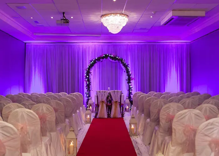 Hotel Treacys West County Conference And Leisure Centre 3*