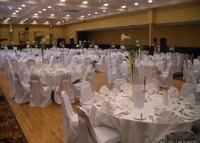 Hotel Treacys West County Conference And Leisure Centre 3*