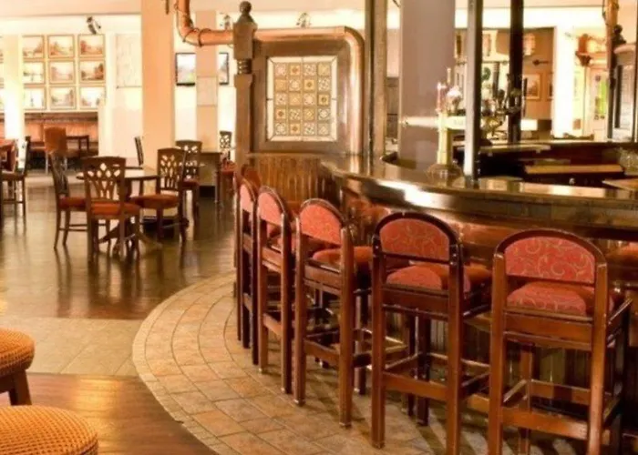 Hotel Treacys West County Conference And Leisure Centre 3*