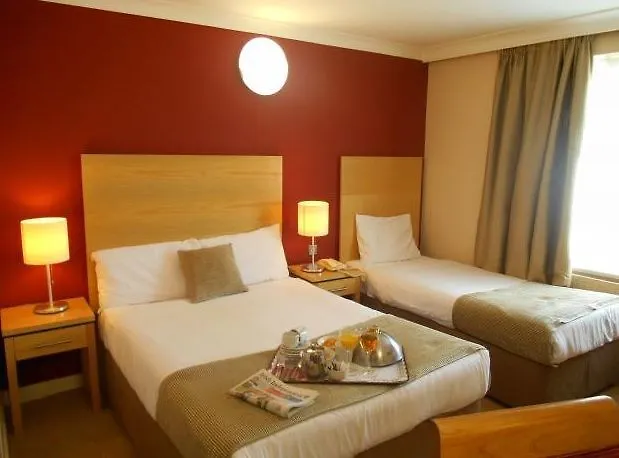 Hotel Treacys West County Conference And Leisure Centre 3*